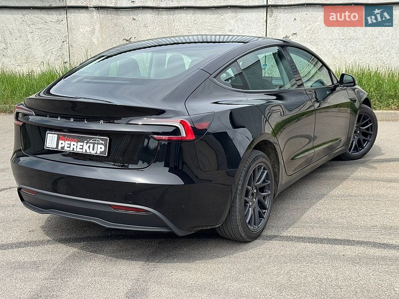 Седан Tesla Model 3 2024 в Киеве