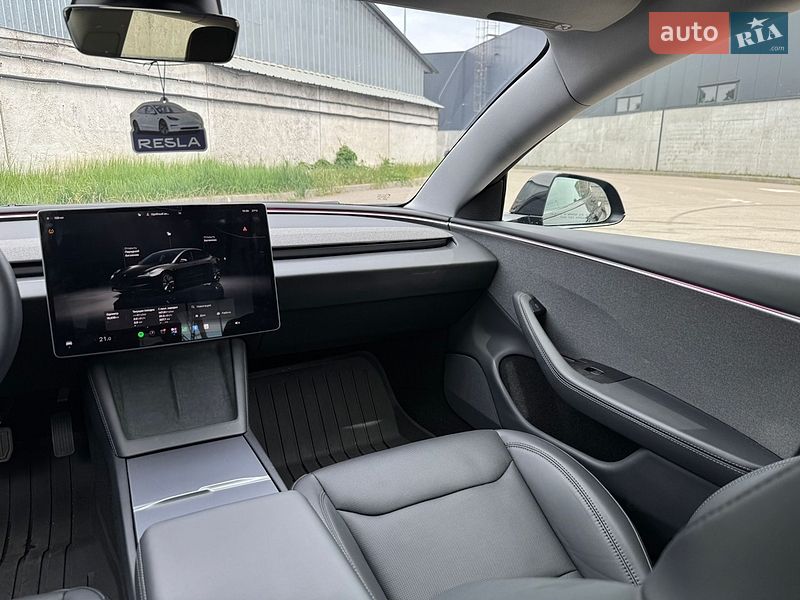 Седан Tesla Model 3 2024 в Киеве