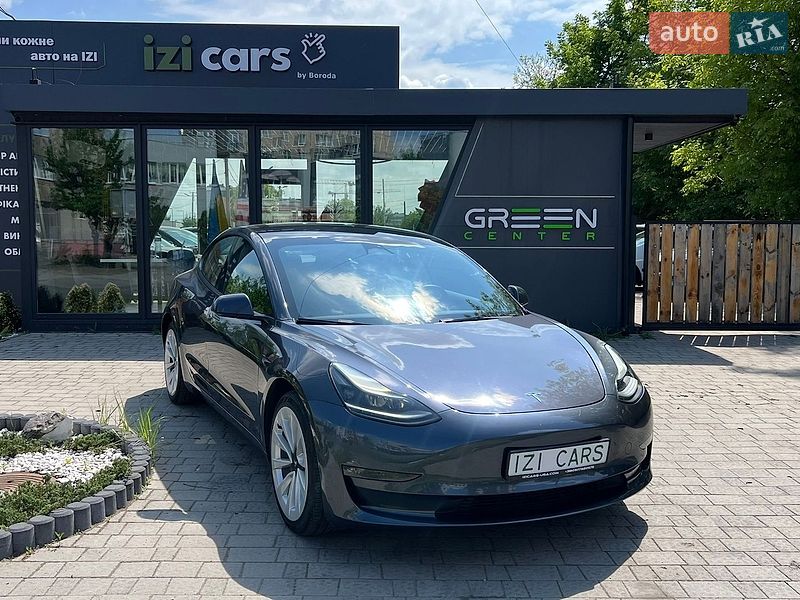 Седан Tesla Model 3 2022 в Львове