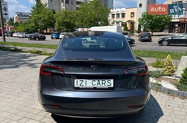 Седан Tesla Model 3 2022 в Львове