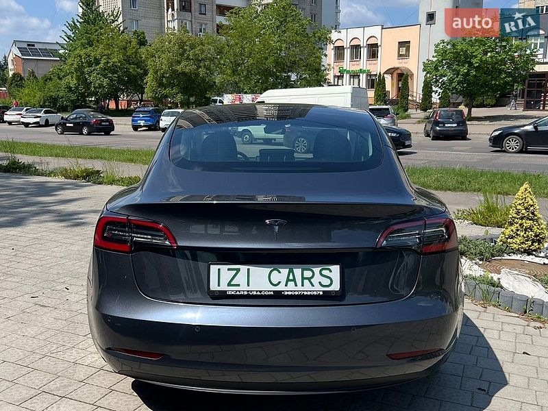 Седан Tesla Model 3 2022 в Львове