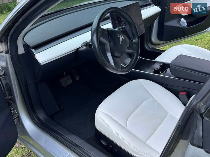 Седан Tesla Model 3 2018 в Великих Мостах