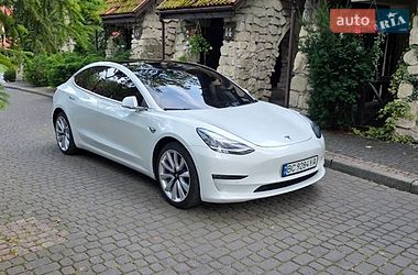 Седан Tesla Model 3 2020 в Львове