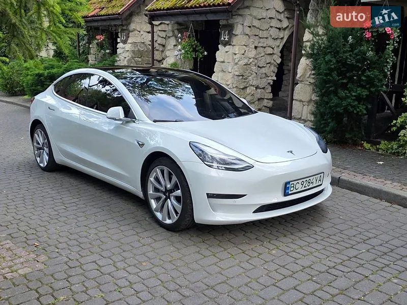 Tesla Model 3 2020