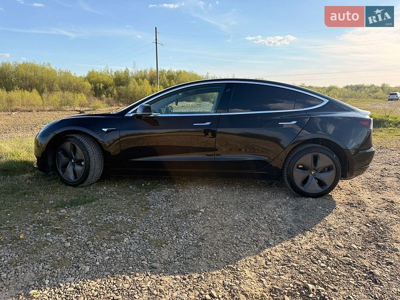 Седан Tesla Model 3 2019 в Калуше