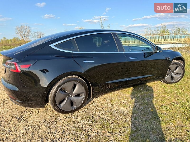 Седан Tesla Model 3 2019 в Калуше