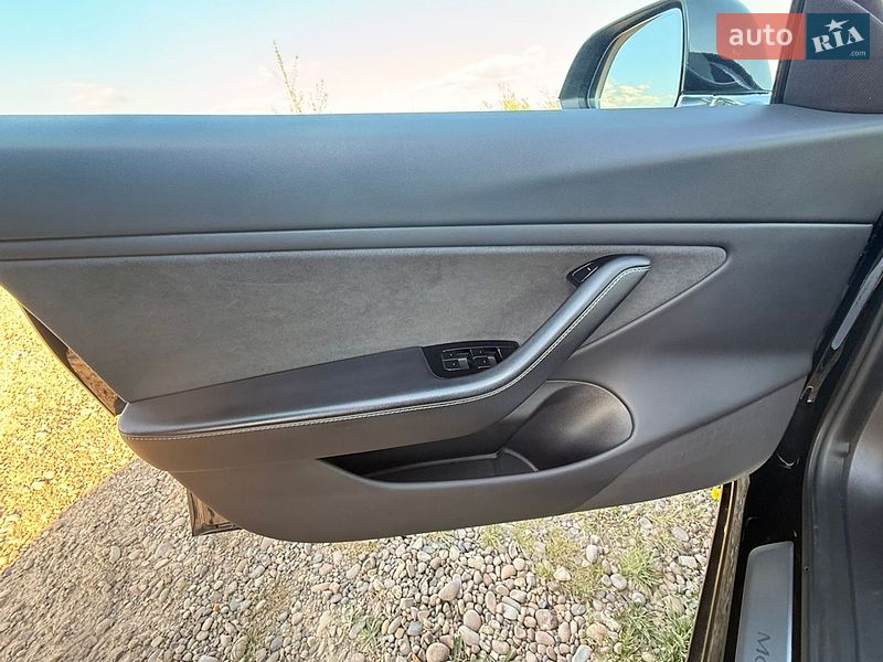 Седан Tesla Model 3 2019 в Калуше