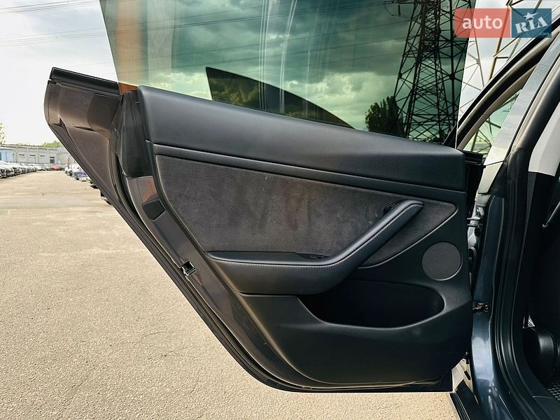 Седан Tesla Model 3 2022 в Харкові