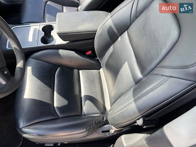 Седан Tesla Model 3 2021 в Калиновке