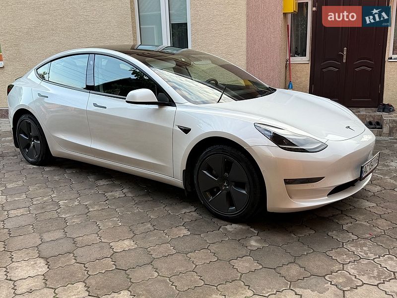 Седан Tesla Model 3 2022 в Луцке