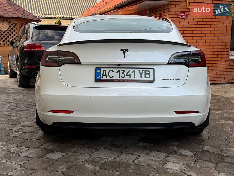 Седан Tesla Model 3 2022 в Луцке