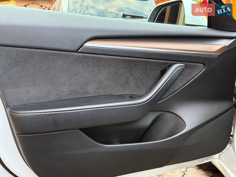 Седан Tesla Model 3 2022 в Луцке