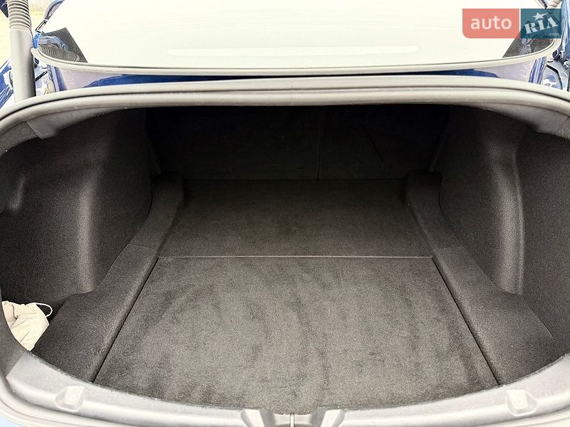 Седан Tesla Model 3 2022 в Черновцах