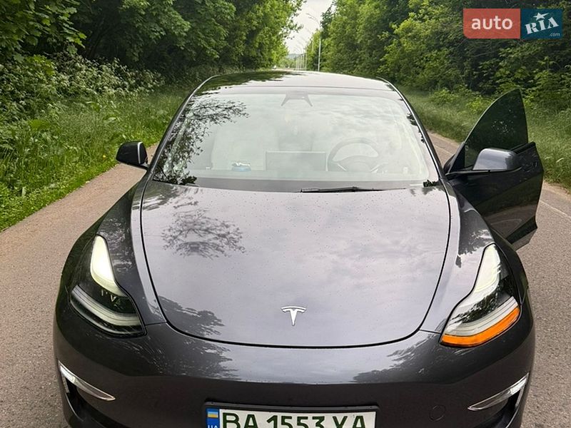 Tesla Model 3 2022