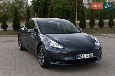 Седан Tesla Model 3 2022 в Дрогобыче