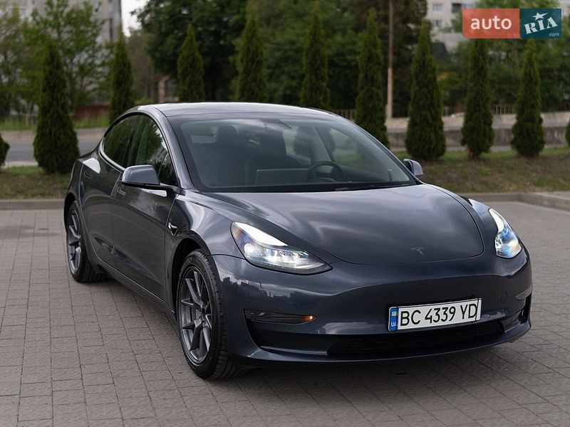 Седан Tesla Model 3 2022 в Дрогобыче