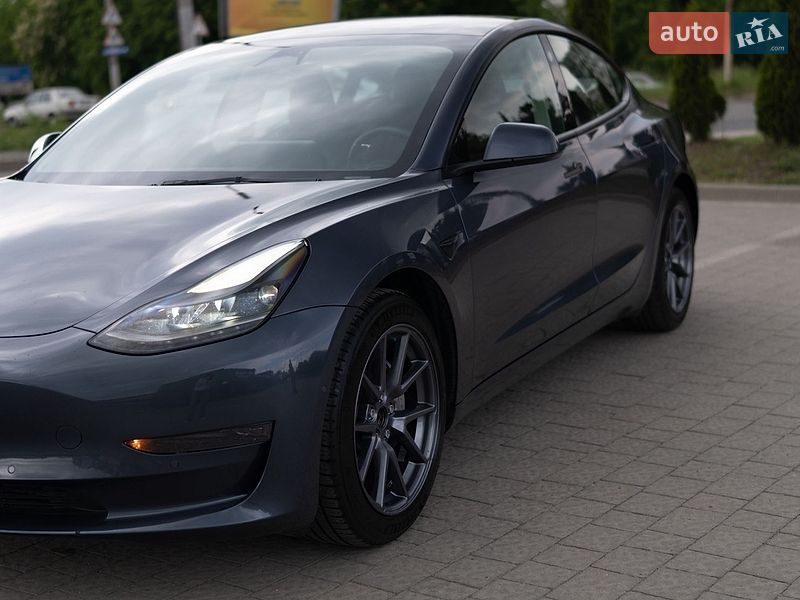 Седан Tesla Model 3 2022 в Дрогобыче