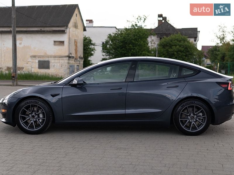 Седан Tesla Model 3 2022 в Дрогобыче