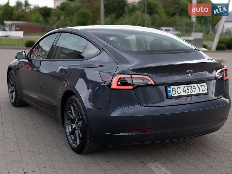 Седан Tesla Model 3 2022 в Дрогобыче