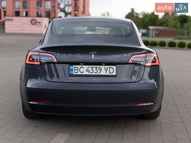 Седан Tesla Model 3 2022 в Дрогобыче