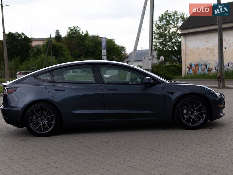 Седан Tesla Model 3 2022 в Дрогобыче