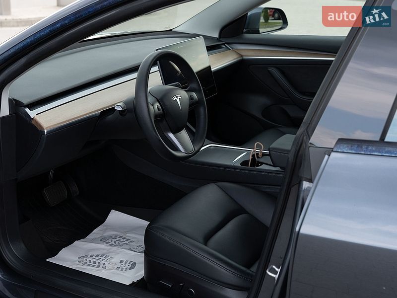 Седан Tesla Model 3 2022 в Дрогобыче