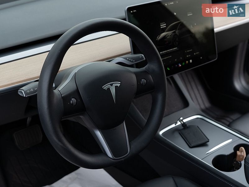 Седан Tesla Model 3 2022 в Дрогобыче
