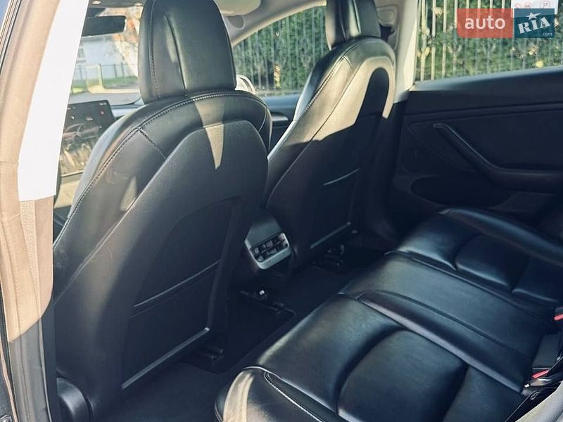 Седан Tesla Model 3 2022 в Надворной