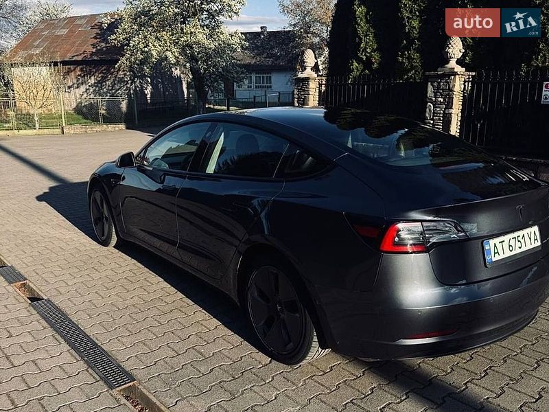 Седан Tesla Model 3 2022 в Надворной