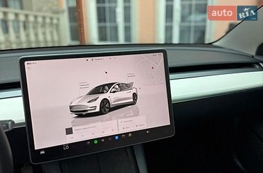 Седан Tesla Model 3 2022 в Кременце