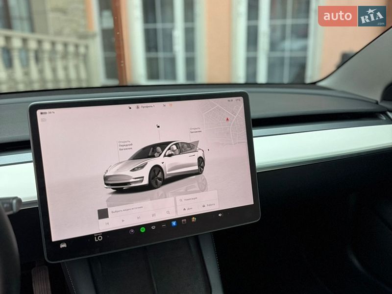 Седан Tesla Model 3 2022 в Кременце