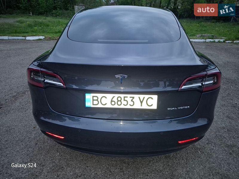 Седан Tesla Model 3 2022 в Львове