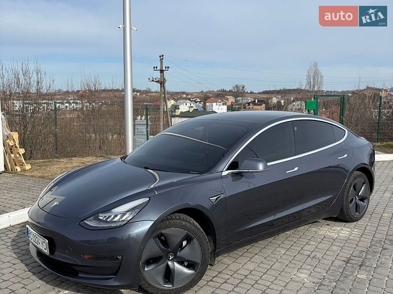 Седан Tesla Model 3 2020 в Жовкве