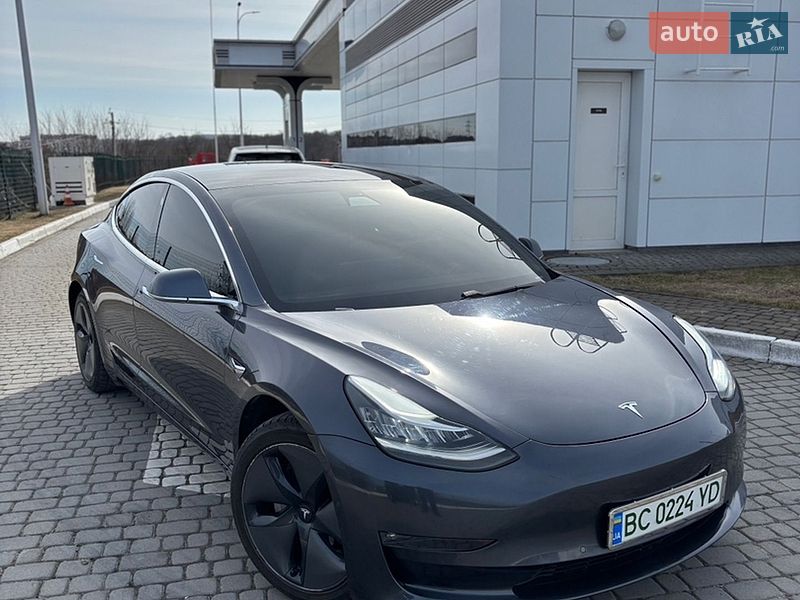 Седан Tesla Model 3 2020 в Жовкве