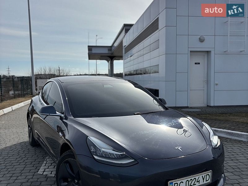 Седан Tesla Model 3 2020 в Жовкве