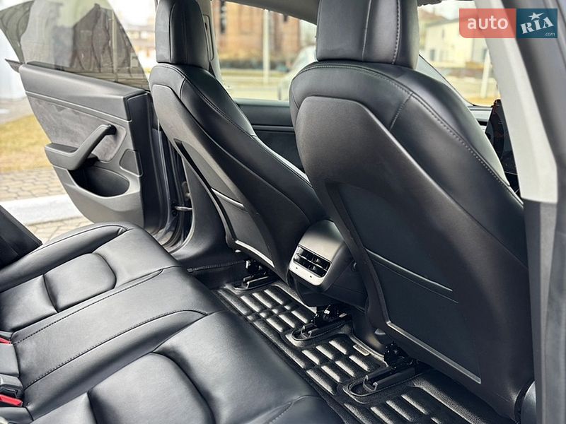 Седан Tesla Model 3 2020 в Жовкве