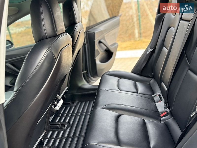 Седан Tesla Model 3 2020 в Жовкве