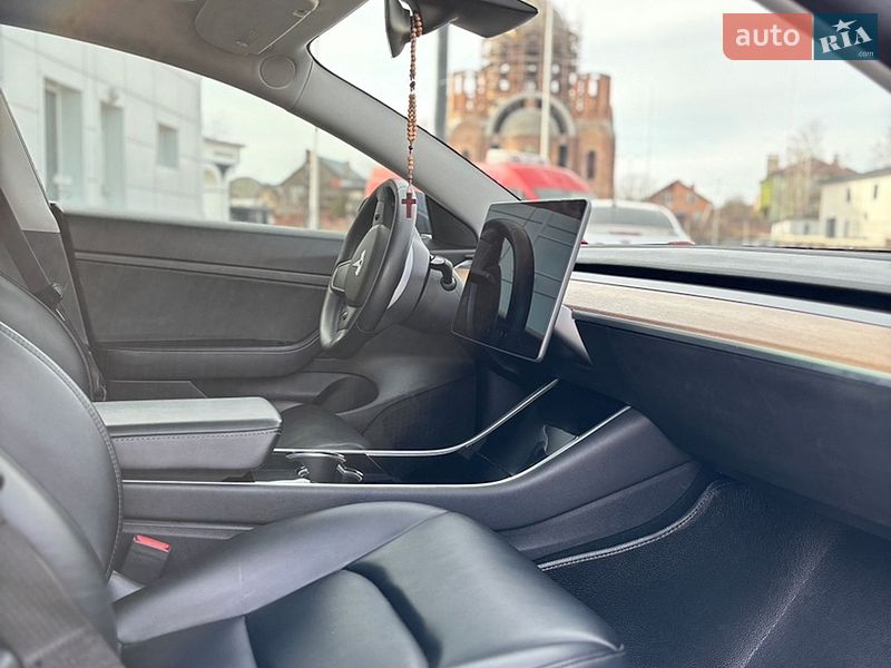 Седан Tesla Model 3 2020 в Жовкве