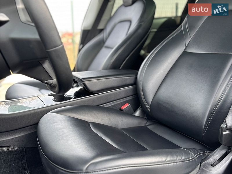 Седан Tesla Model 3 2020 в Жовкве
