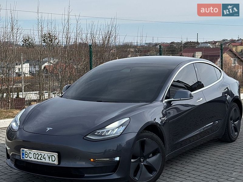 Седан Tesla Model 3 2020 в Жовкве