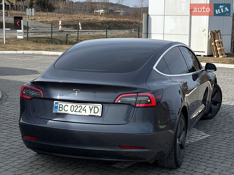 Седан Tesla Model 3 2020 в Жовкве
