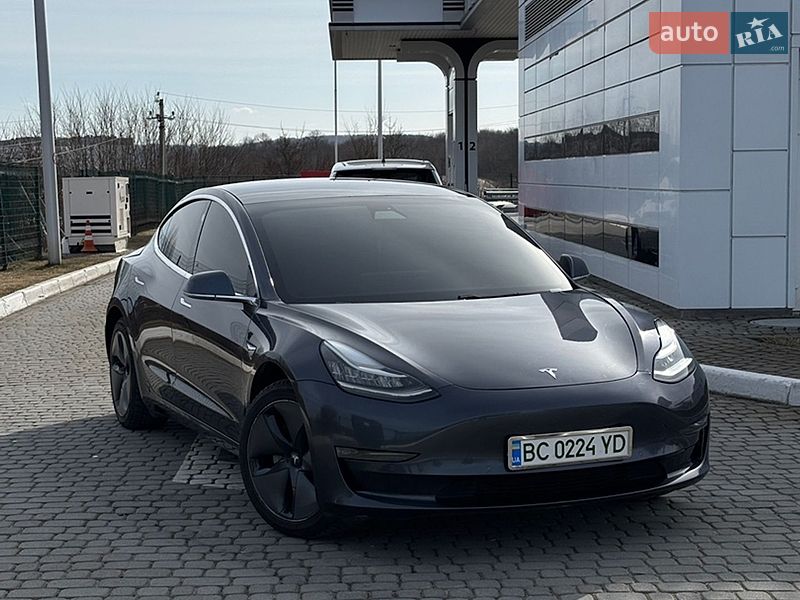 Седан Tesla Model 3 2020 в Жовкве