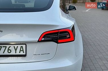 Седан Tesla Model 3 2021 в Луцке