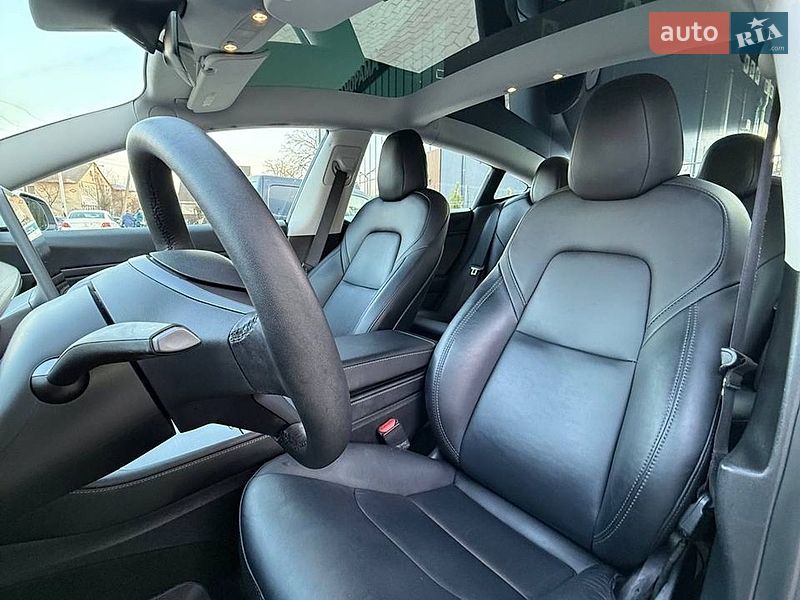 Седан Tesla Model 3 2021 в Луцке