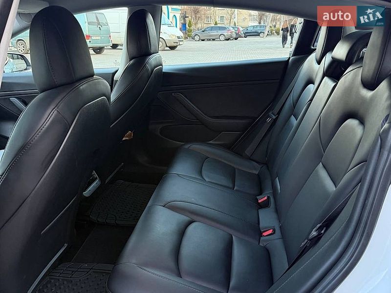Седан Tesla Model 3 2021 в Луцке