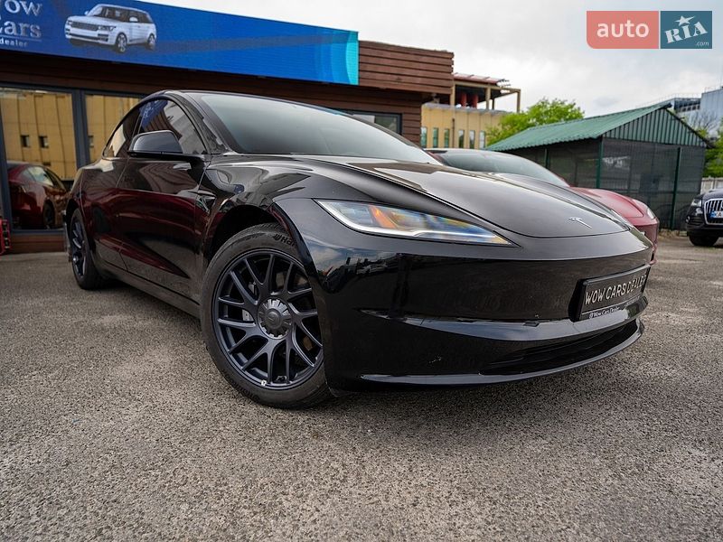 Седан Tesla Model 3 2024 в Києві