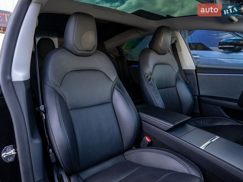 Седан Tesla Model 3 2024 в Києві