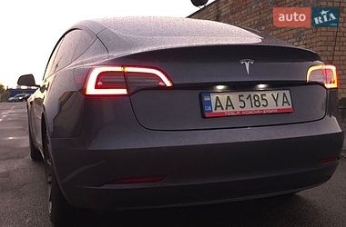 Седан Tesla Model 3 2020 в Львове