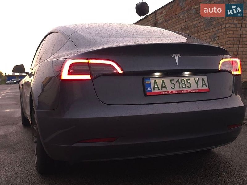 Седан Tesla Model 3 2020 в Львове