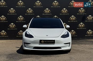 Седан Tesla Model 3 2021 в Киеве